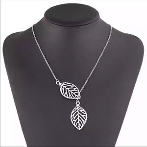 New Beautiful leaves necklace silver plated